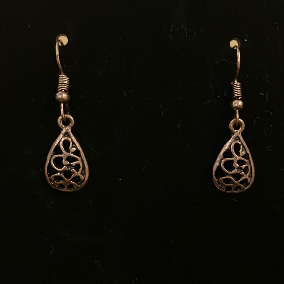 Filigree Metal Alloy Teardrop Dangle Pierced Earrings Lightweight All Occasions - Picture 1 of 4